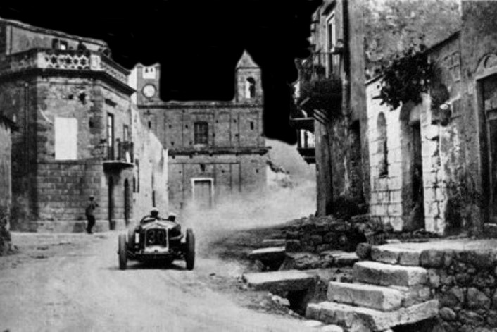 1930 Achille Varzi vincitore su A.Romeo P 2 attraversa Campofelice di Roccella